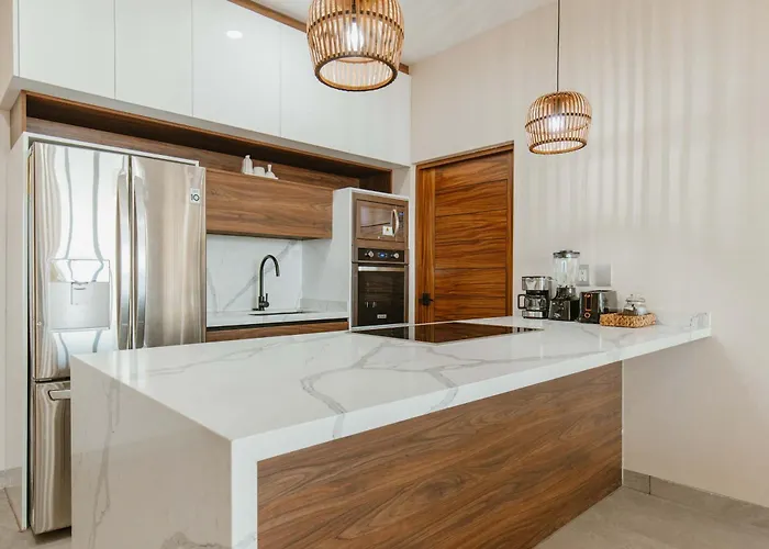 Apartment 1st Floor Sea Views And Rooftop Access To The Views In Cabo *